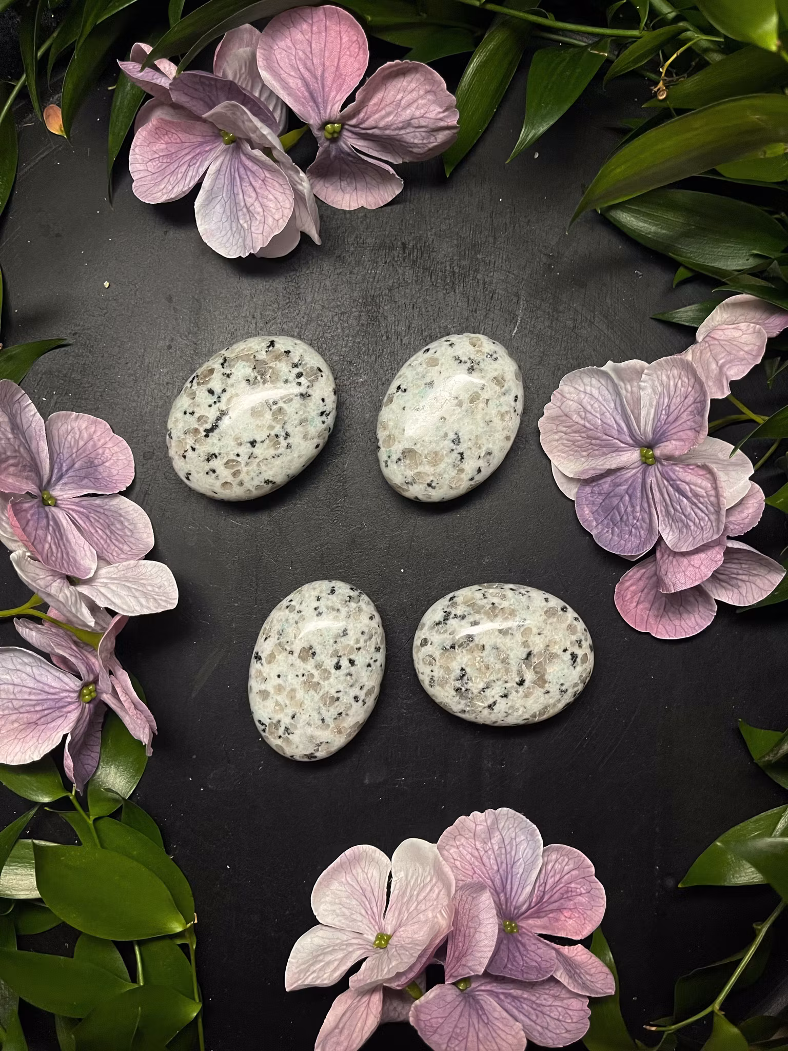 Kiwi jasper polerad palmstone