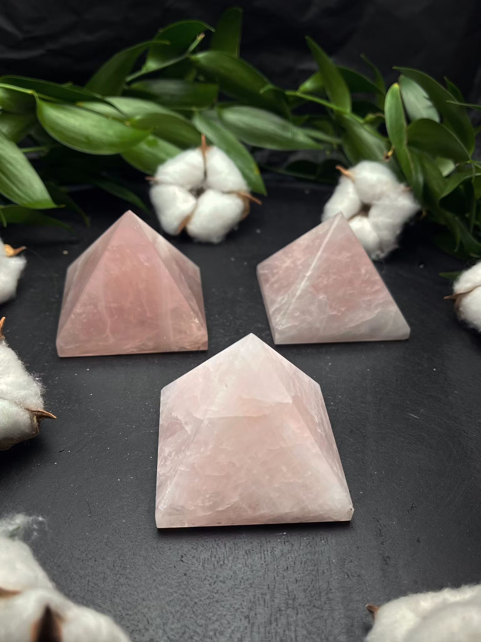 Rosenkvarts, Pyramider