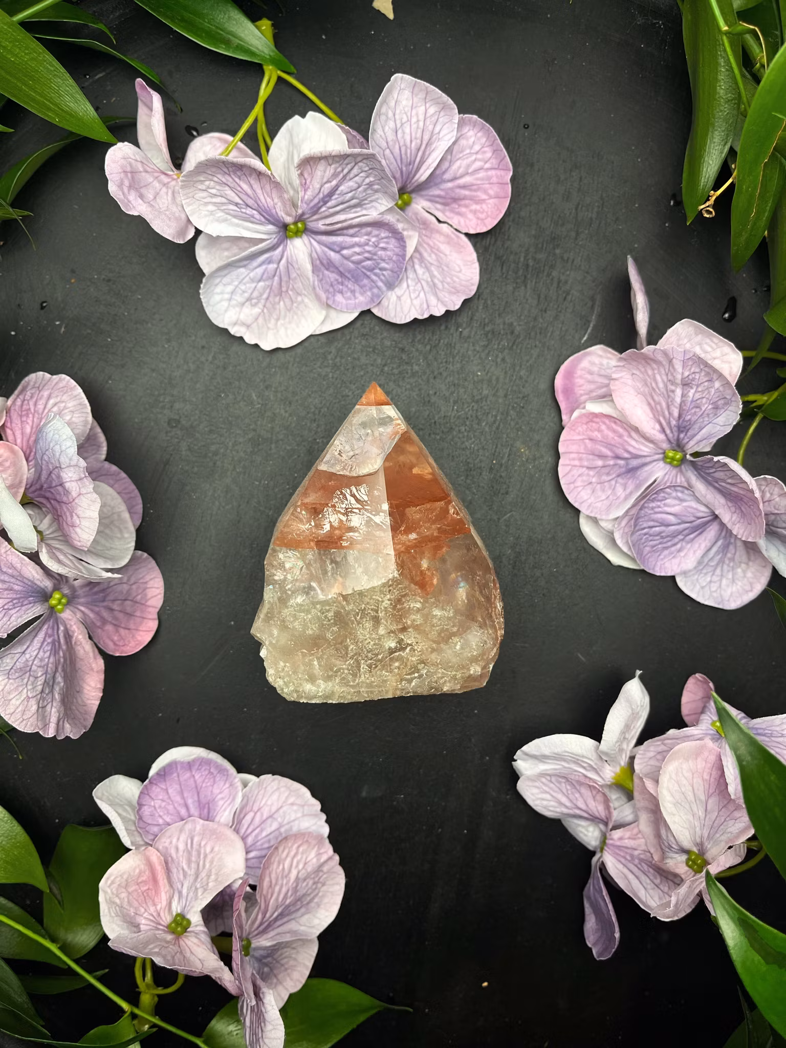 Hematoidkvarts, halvpolerad spets