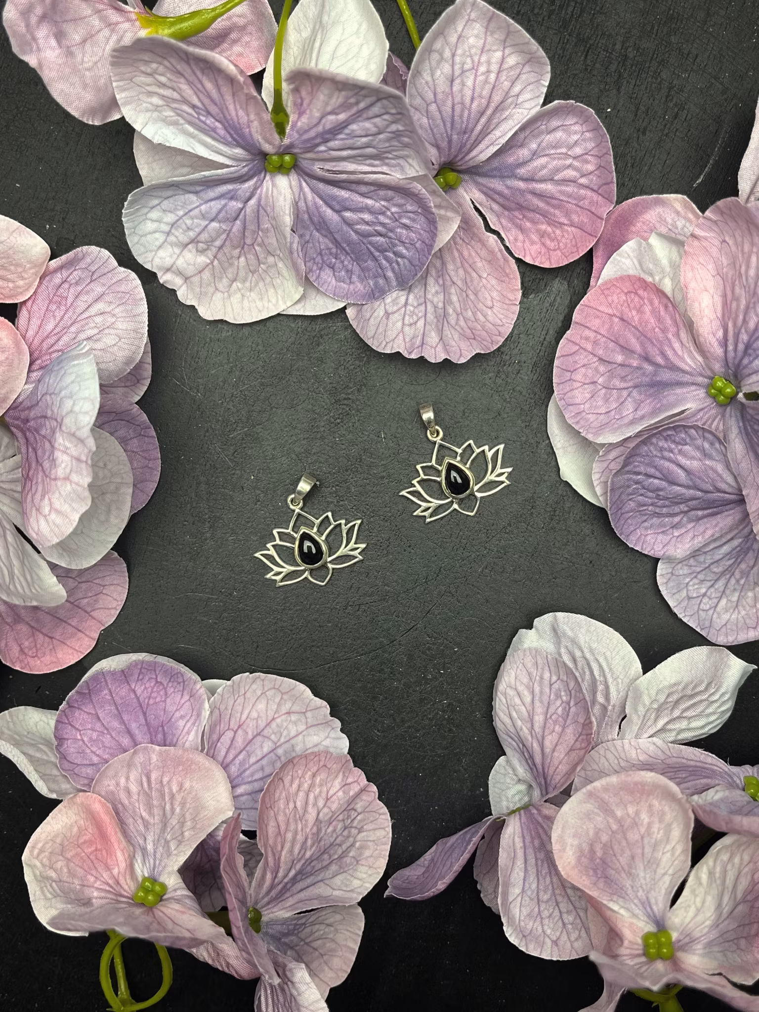 Lotus hänge med Svart onyx  och sterling silver