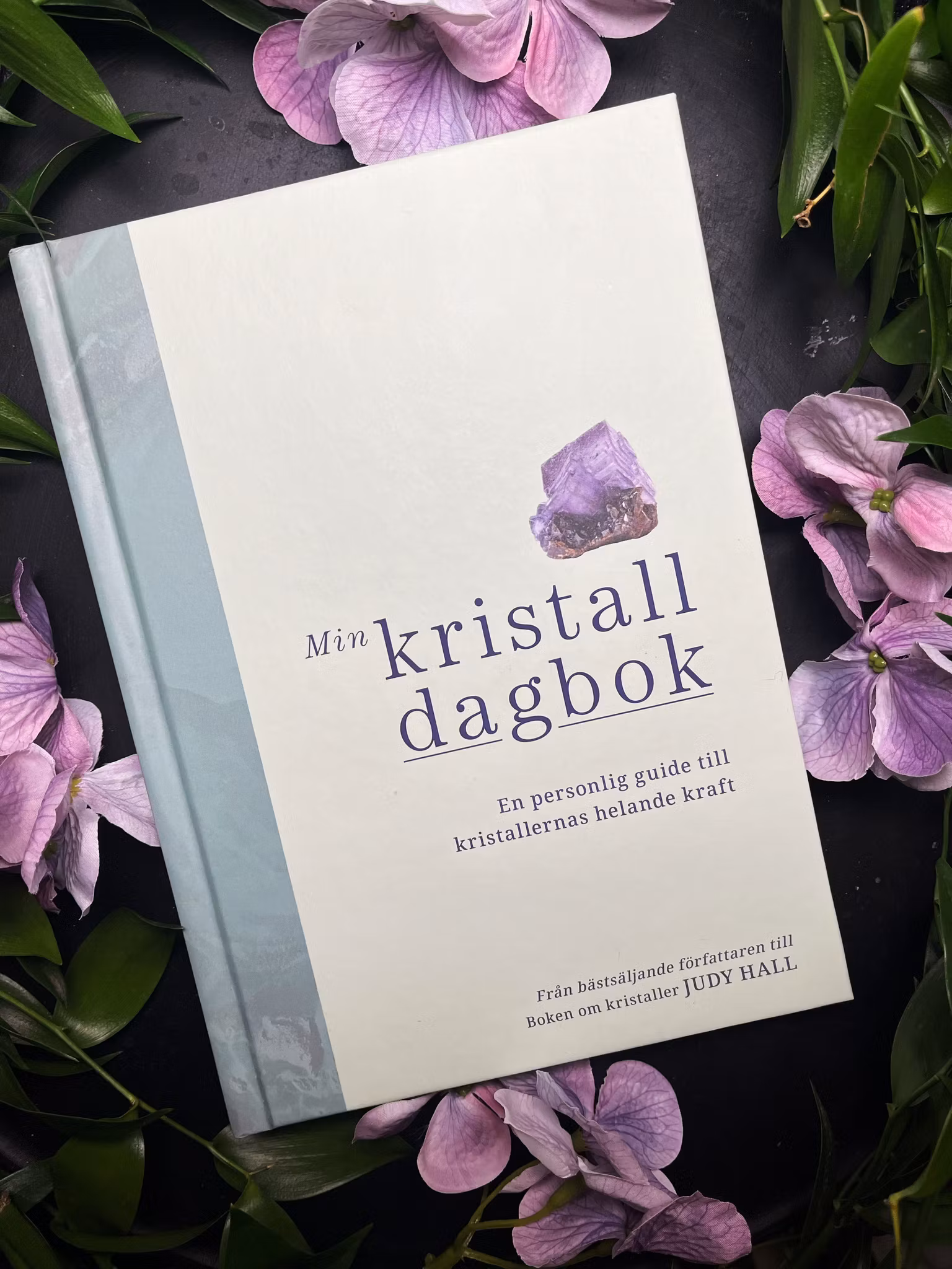 Min kristalldagbok : en personlig guide till kristallernas helande kraft