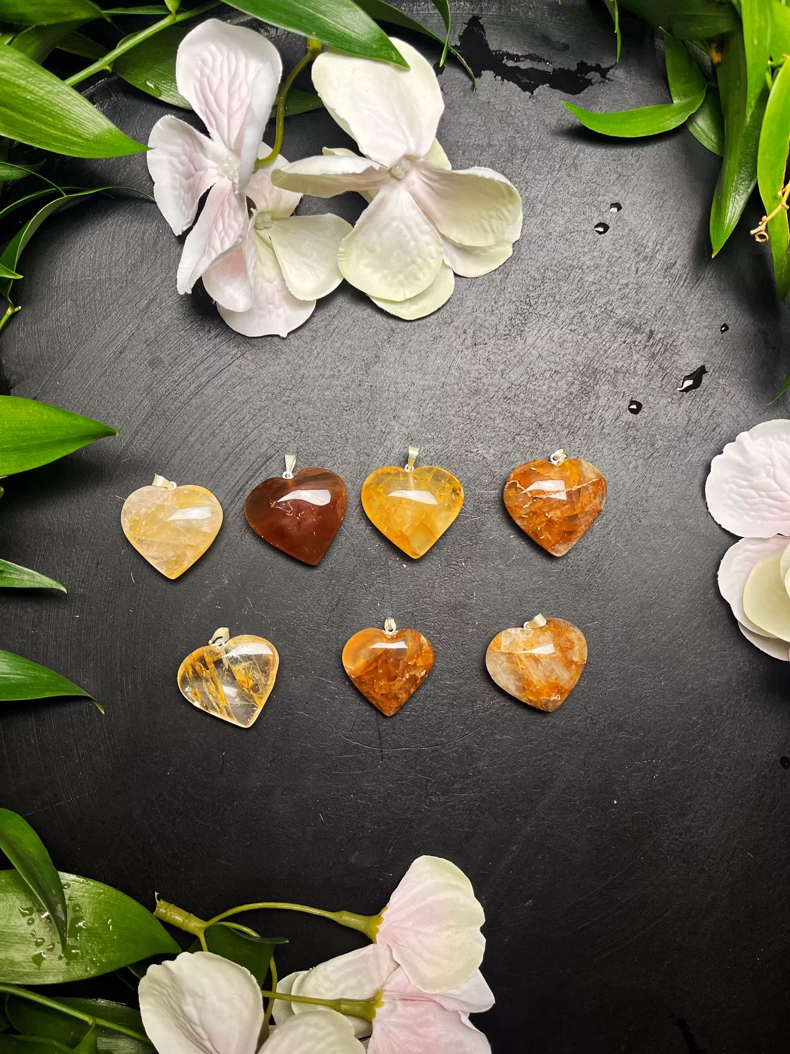 Golden healer hänge hjärta