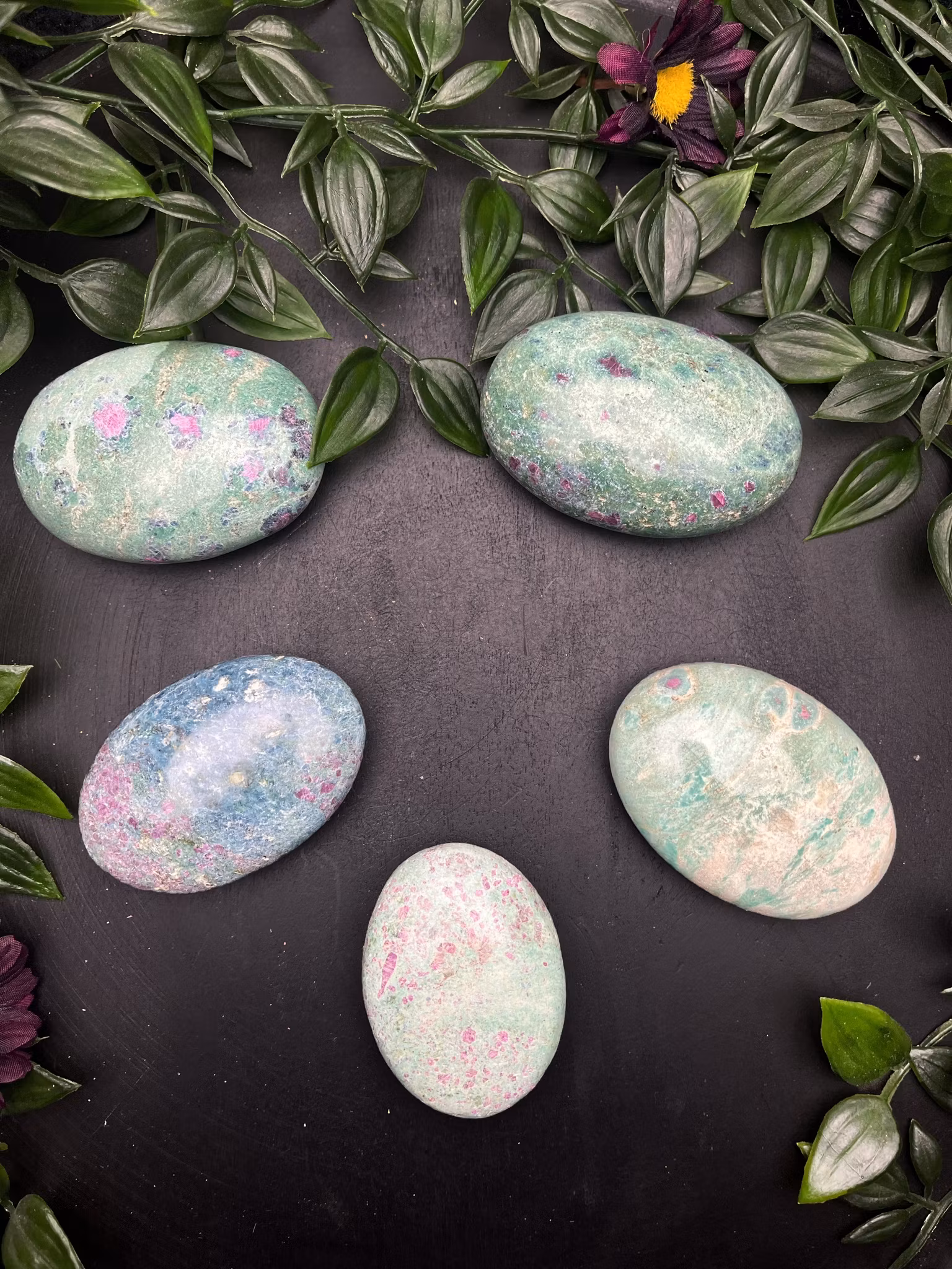 Fuchsit  med rubin palmstone