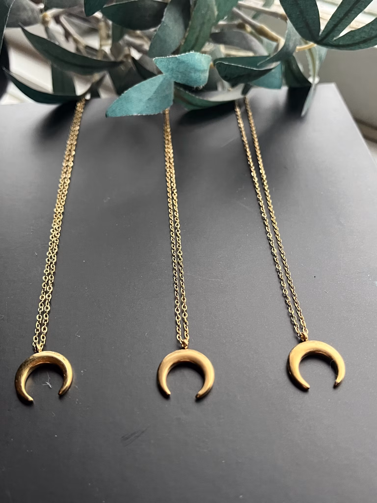 Halsband måne rostfritt stål guldpläterat