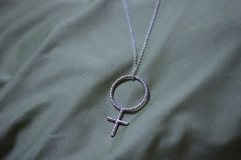 Kvinnotecken Halsband