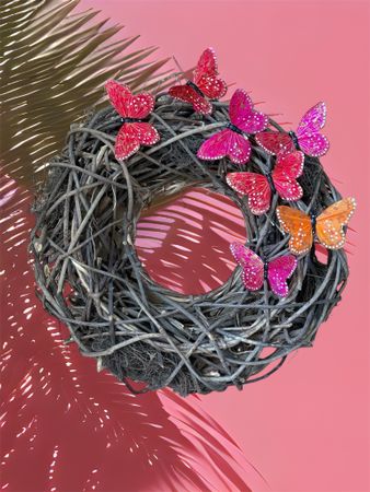 Grenkrans 38 cm med pastellfjärilar 7 st DIY