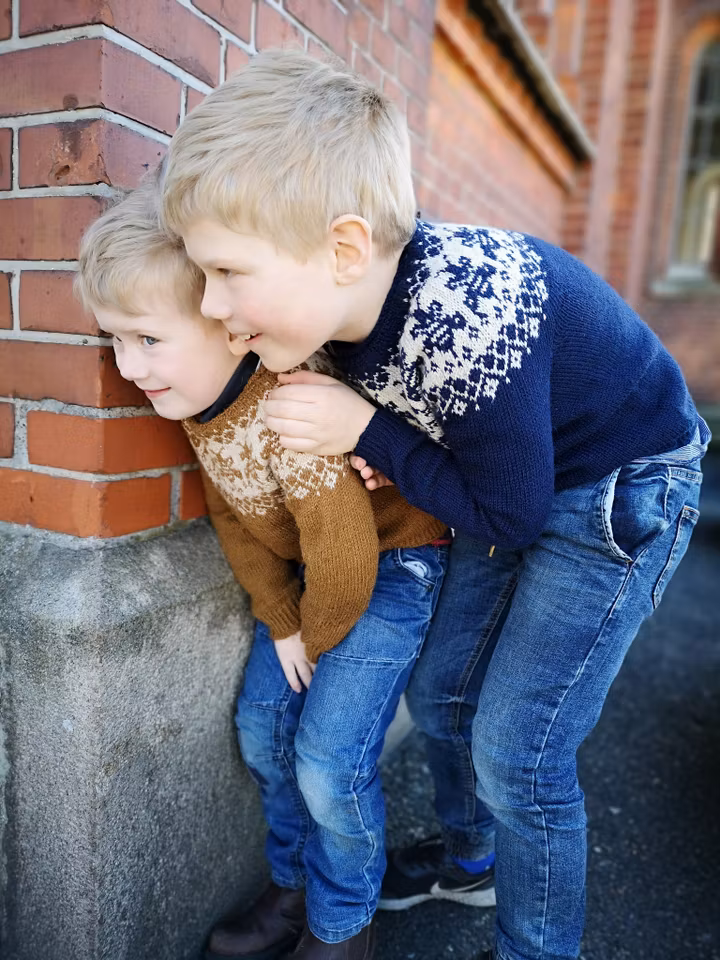 My little beeloved sweater (child)