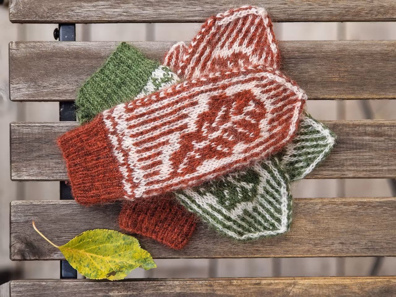 The Autumn dance mitts