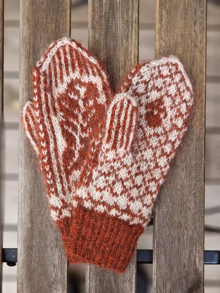 The Autumn dance mitts