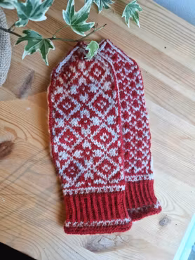 Vanten Vera (röd), damvante strl S/M