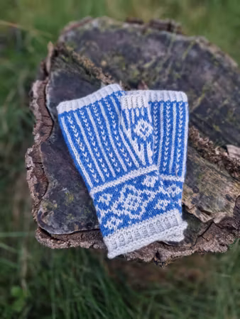 Dotty fingerless mitts