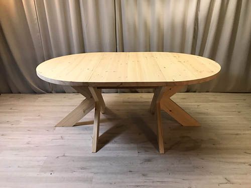Matbord i furu med iläggsskivor