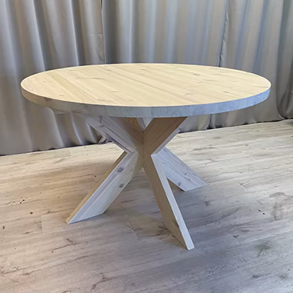 Fast runt matbord tillverkat i furu