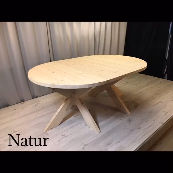 Runt matbord i kvistig Furu. Helstav