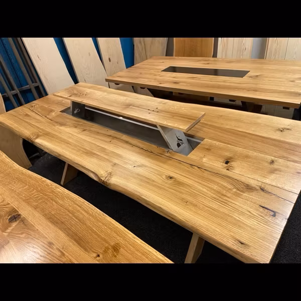 Modell 16 i rustik ek med levande kanter