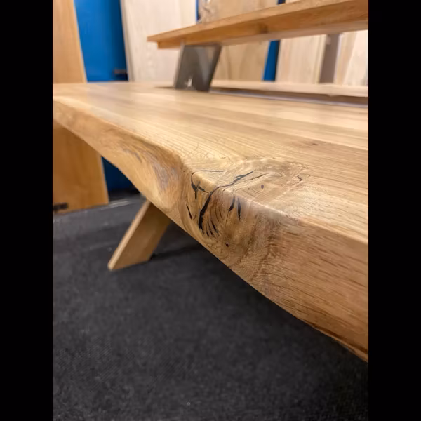 Modell 16 i rustik ek med levande kanter