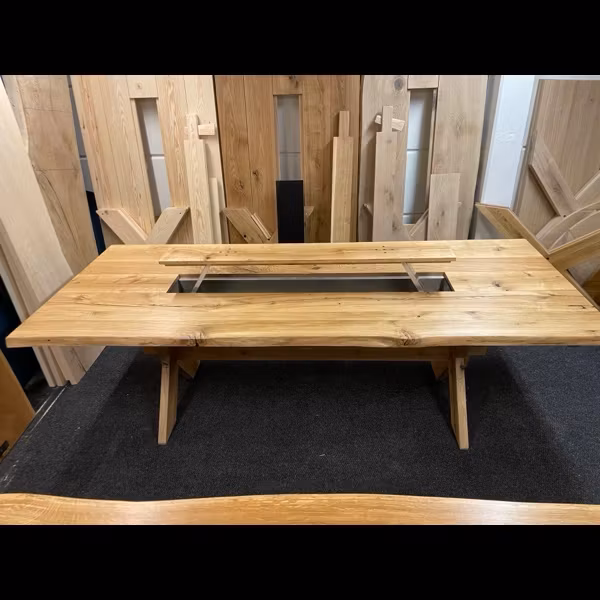 Modell 16 i rustik ek med levande kanter