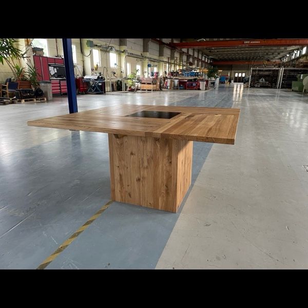 4 kantigt matbord i rustik ek.