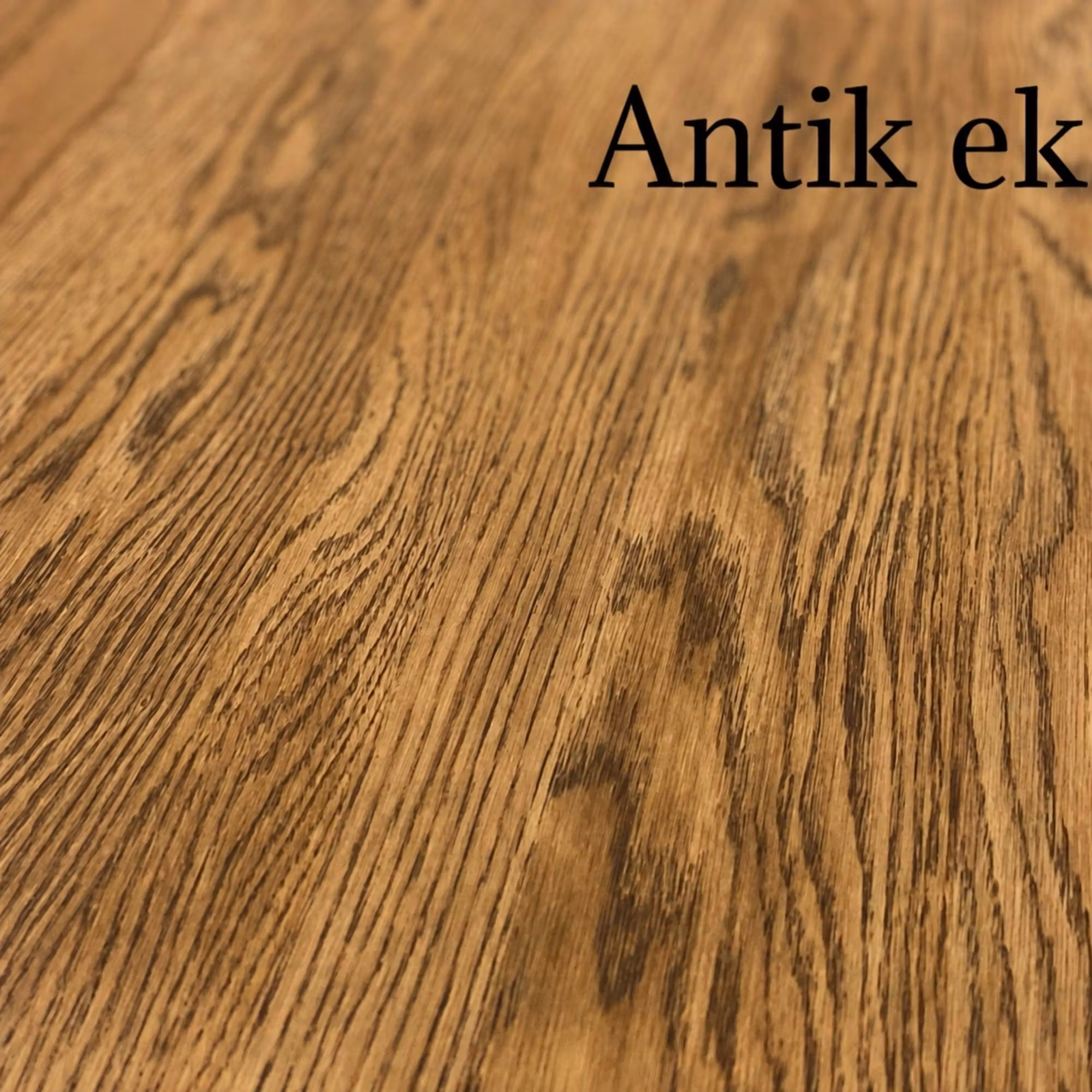 Kulör Antik ek. Runt matbord i ek med 1-3 illäggsskivor