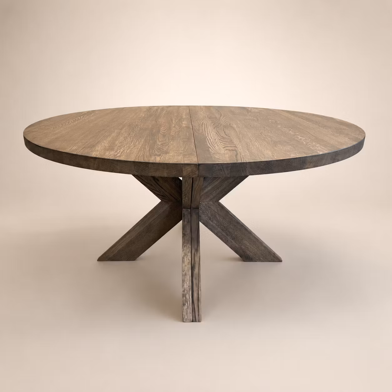 Kulör Dark oak. Runt matbord i ek med 1-3 illäggsskivor.