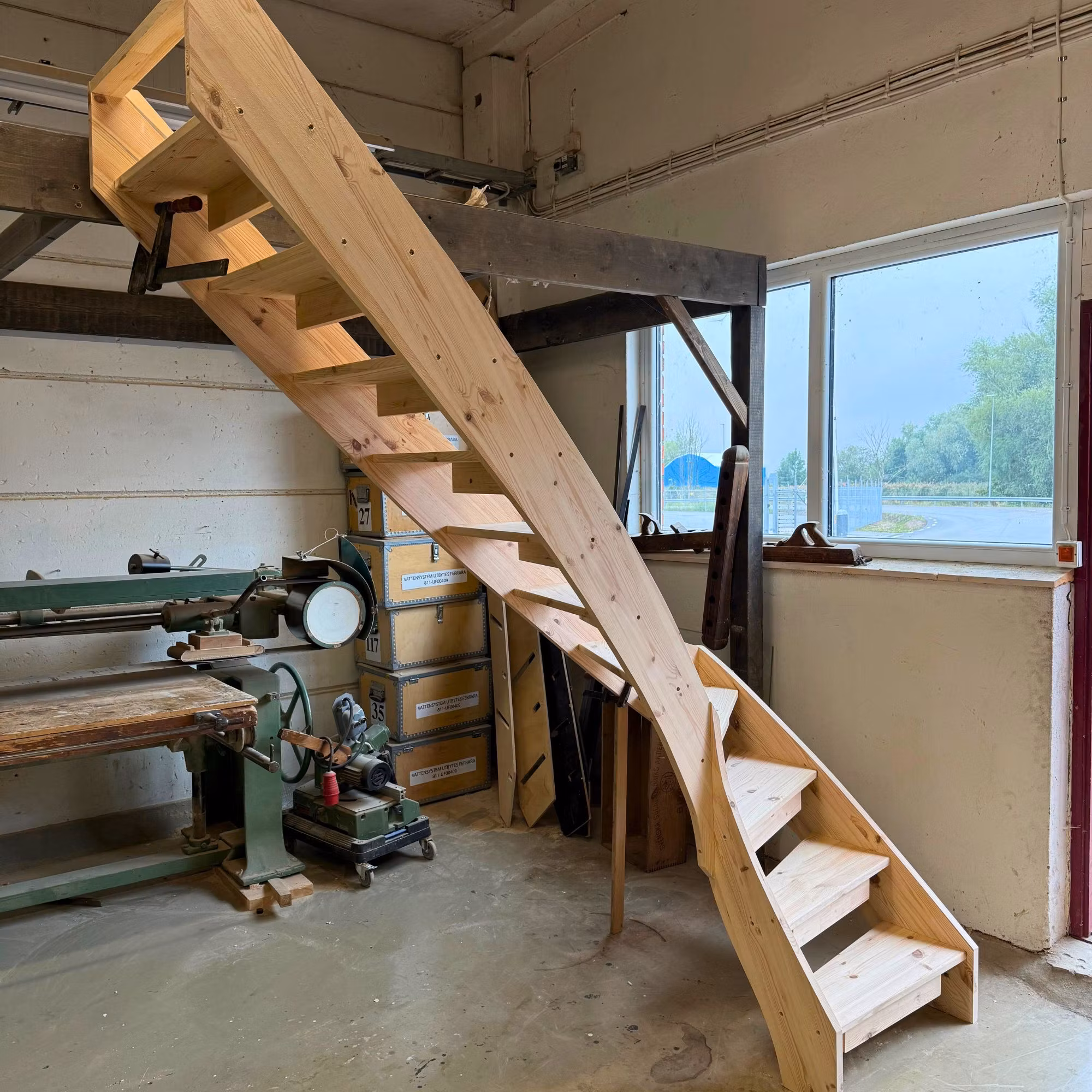 Trappor till loft (furu)