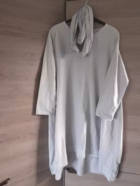 Jerseykjole i lysgrå