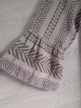 Tunika med beige mønster