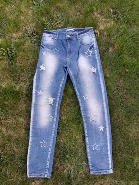 Glamorøs jeans fra Place du Jour - med broderte stjerner