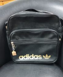 Äkta Adidas väska svart