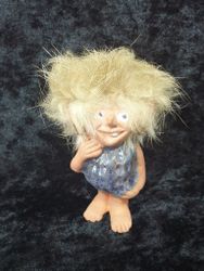 Arne Säfsröm trollflicka i blå klänning