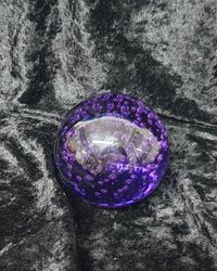Spåkula i lila glas