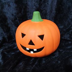 Pumpa i keramik mellan
