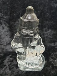 Glaslykte med en formad tomte i glas Nosk