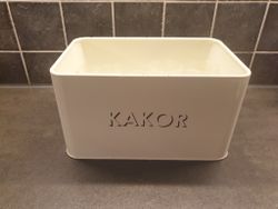 Plåtlåda med texten KAKOR