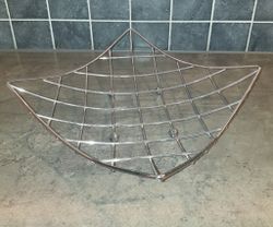 Fruktkorg i silvrig metall