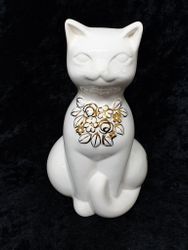 Rosa Ljung katt guldiga blommor