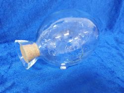 Glas gris med tryne i kork