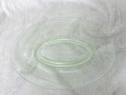 Ovalt fat i ljusgrönt glas