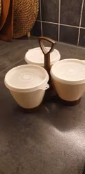 Tupper Ware hållare till tre burkar med lock
