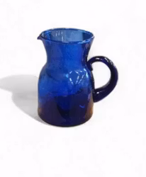 Erik Höglund kanna i blått glas höjd 24 cm