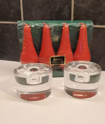 Orrefors 2 st ljus puckar Lars Hellsten och 4 röda ljus