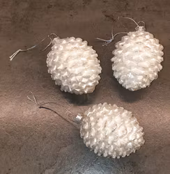 3 st julgrans kottar i glas