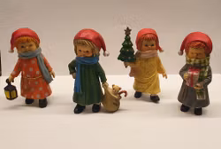 4 st jul flickor med olika utseende