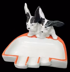 Retro askfat med två hundar 50-tal