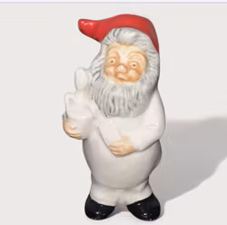 Vit tomte med röd luva numrerad 72527