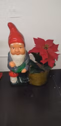 Stor keramik tomte med kruka och konst julstjärna