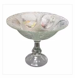 Skål på fot i pressat glas retor