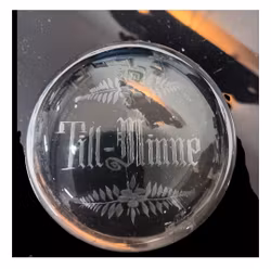 Minnes glätte sten med text "Till minne"