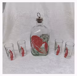 Karaff med kork lock och 4 snapsglas med kräftmotiv