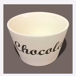 Skål med texten "Chocolate"